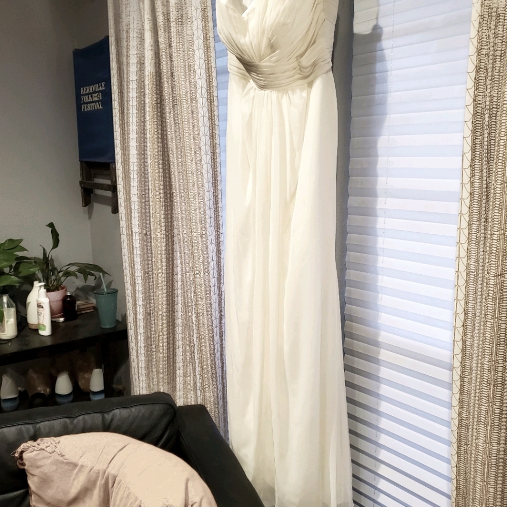 Brand New David's Bridal Dress Size 6